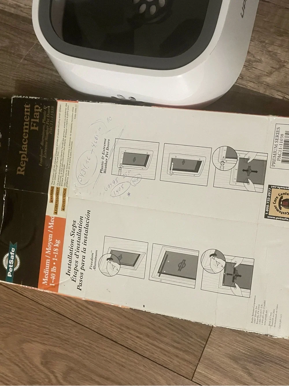 PetSafe White and Black Automatic Pet Bowl